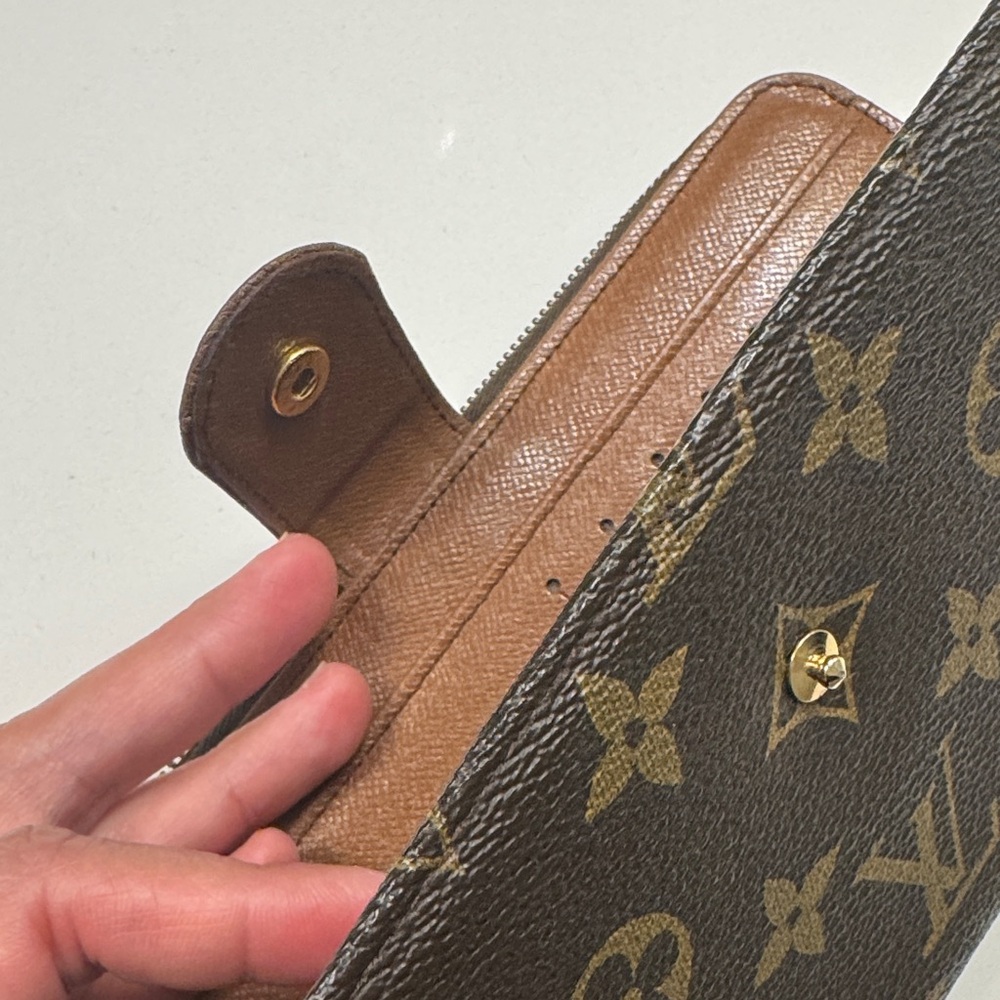 Louis Vuitton Monogram Brown Zip Around Wallet with Tan Snap - Picture 2 of 16